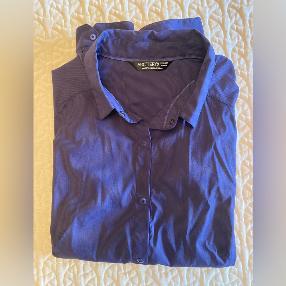 Arc'teryx Women's shirt in Dark Blue